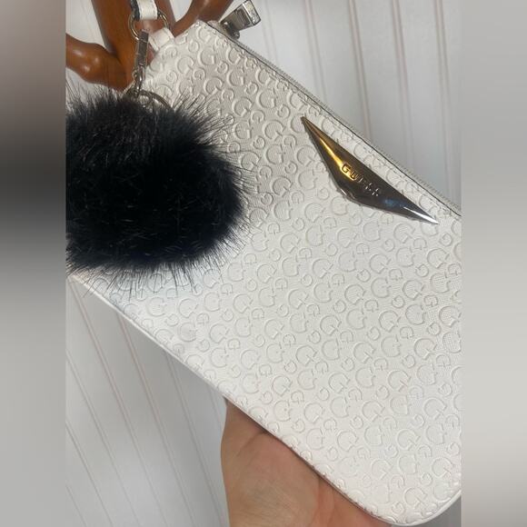 3 Guess Purse Bundle – Handbag, Quilted Crossbody & White Wristlet - Picture 7 of 13